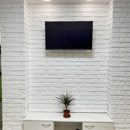 Suite Mira Avenue Center Двухкомнатная Квартира В Центре Возле Тц Цум Tsjernihiv Buitenkant foto