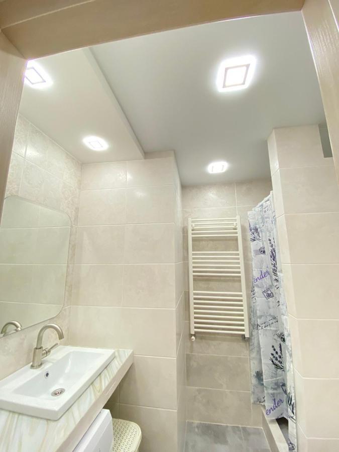 Suite Mira Avenue Center Двухкомнатная Квартира В Центре Возле Тц Цум Tsjernihiv Buitenkant foto